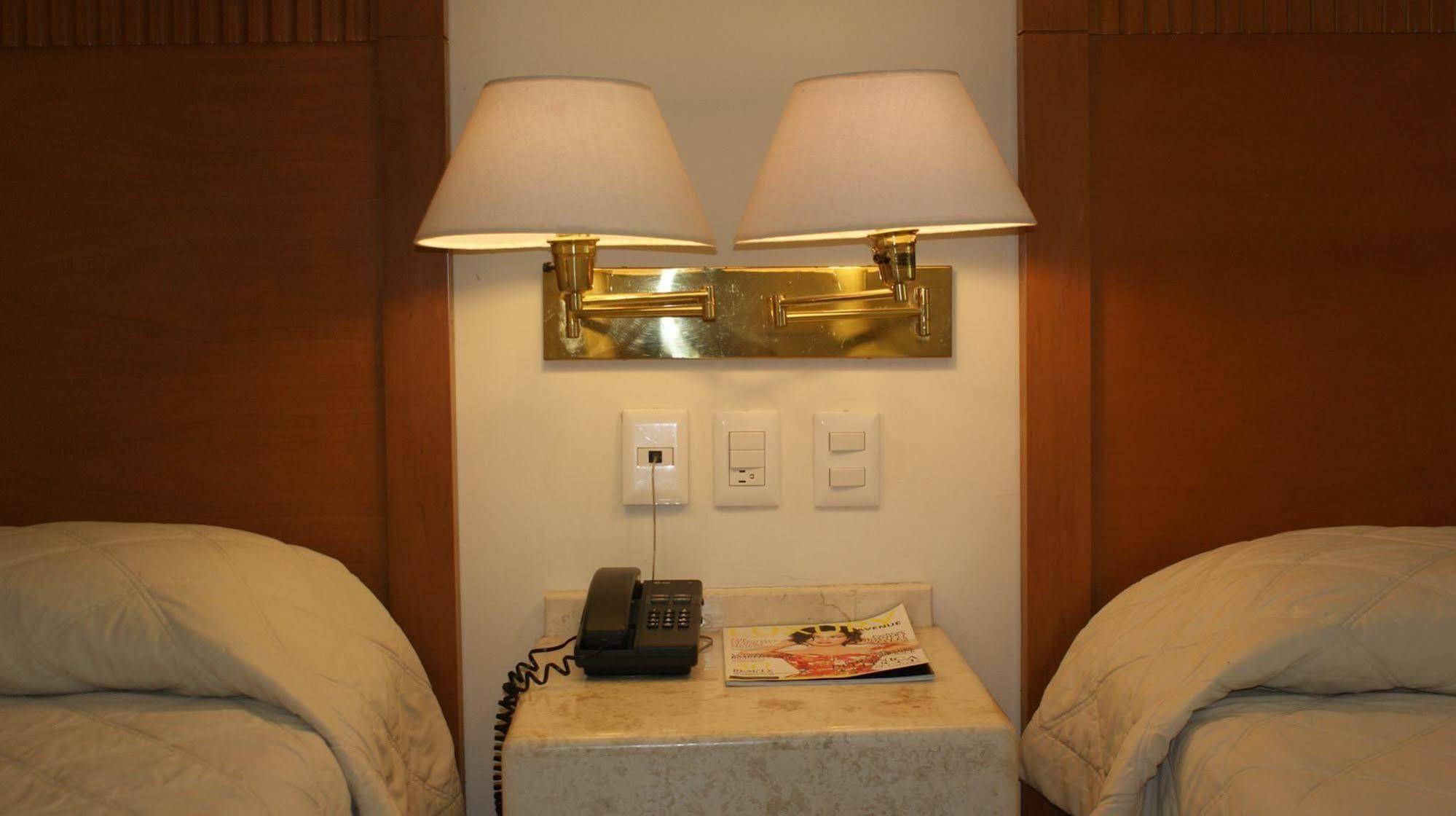 Hotel Y Suites Nader Канкун Екстер'єр фото
